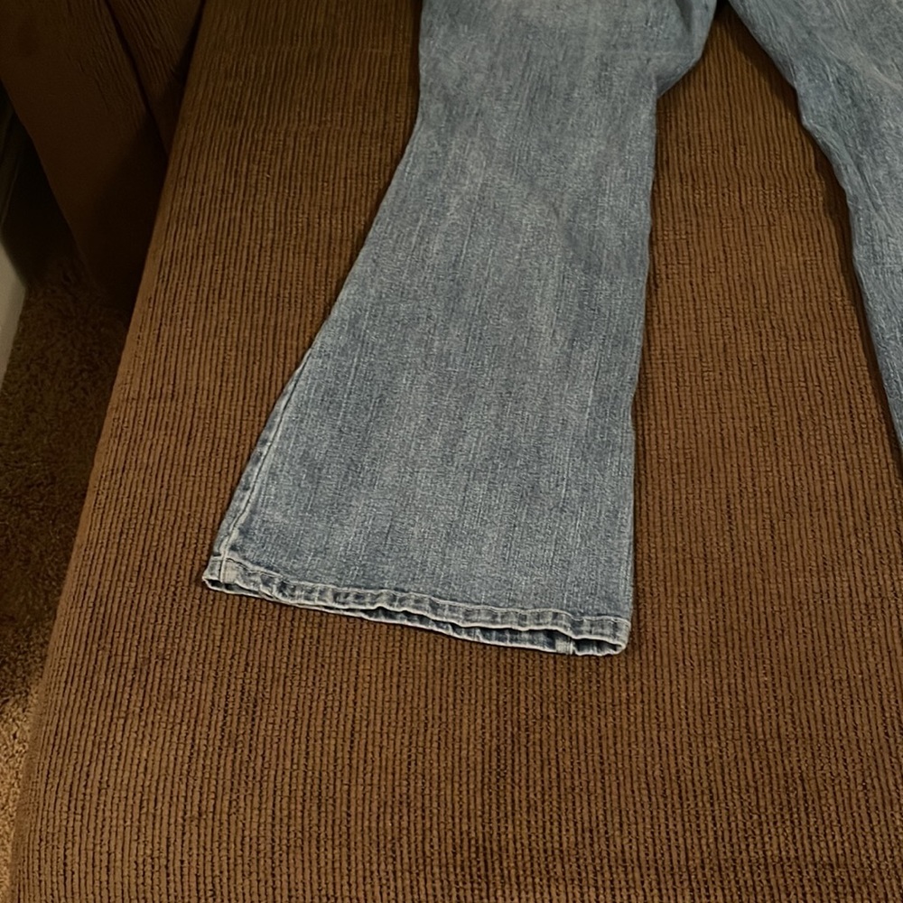 Classic Denim Ripped Jeans - Picture 6 of 7